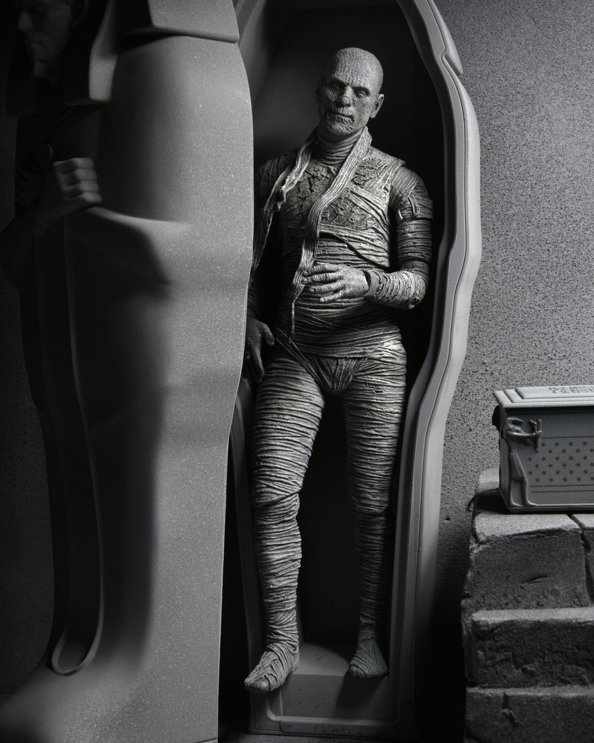 NECA-Mummy-BW-004