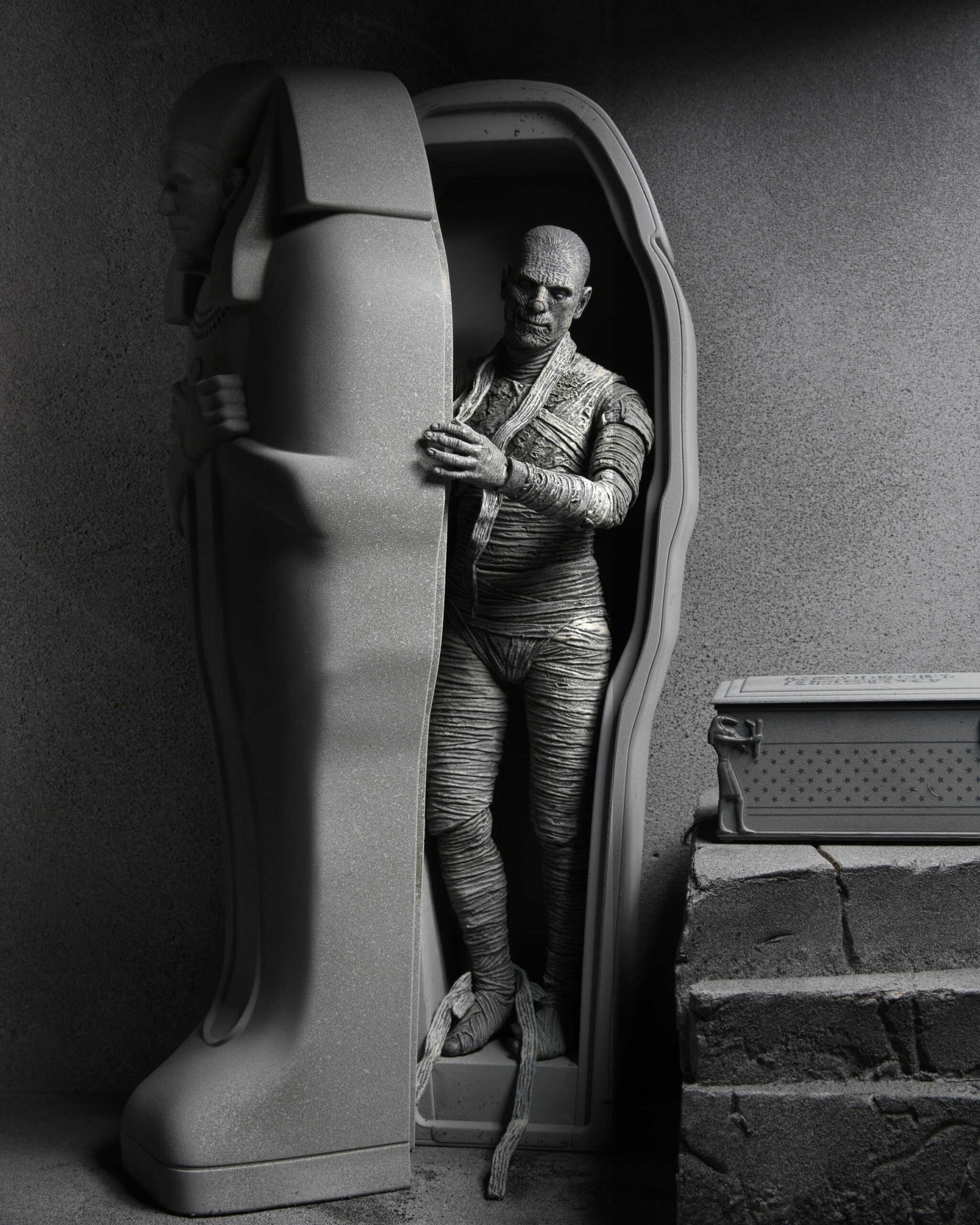 NECA-Mummy-BW-005