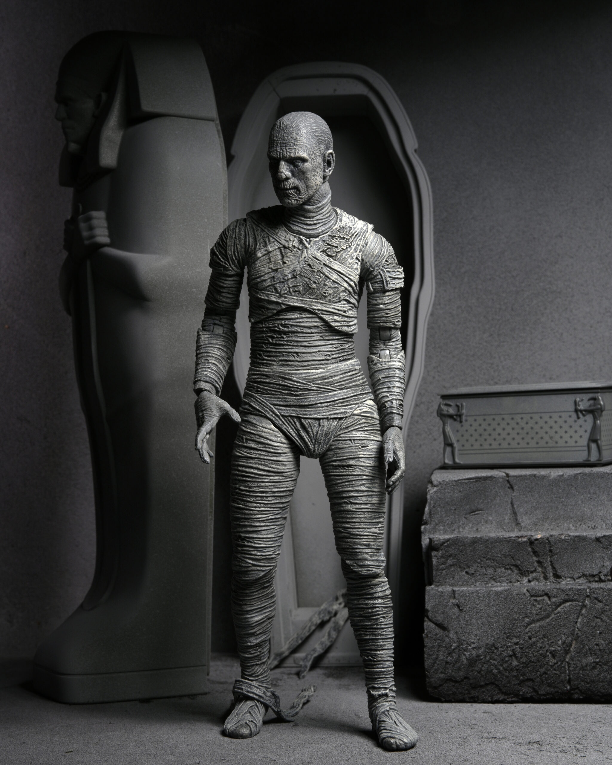 NECA-Mummy-BW-007