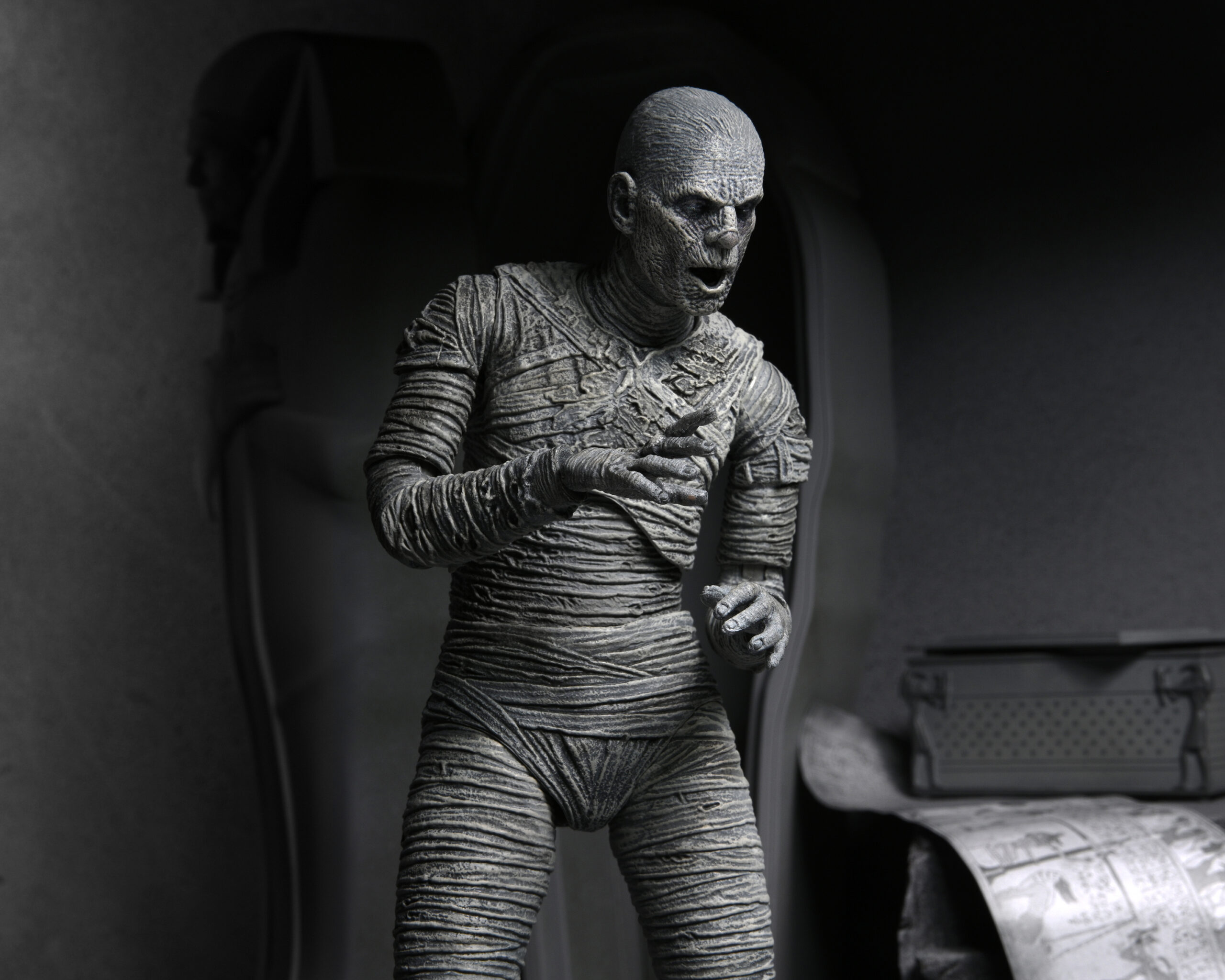 NECA-Mummy-BW-012