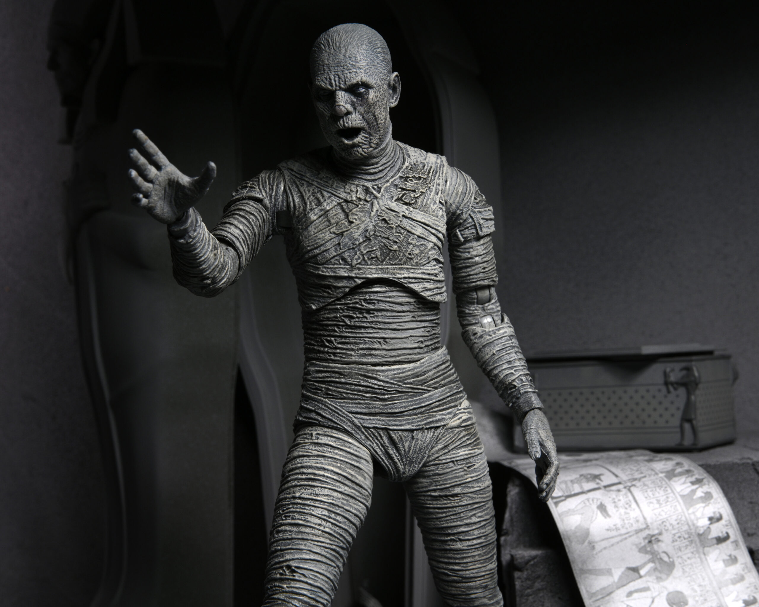NECA-Mummy-BW-014