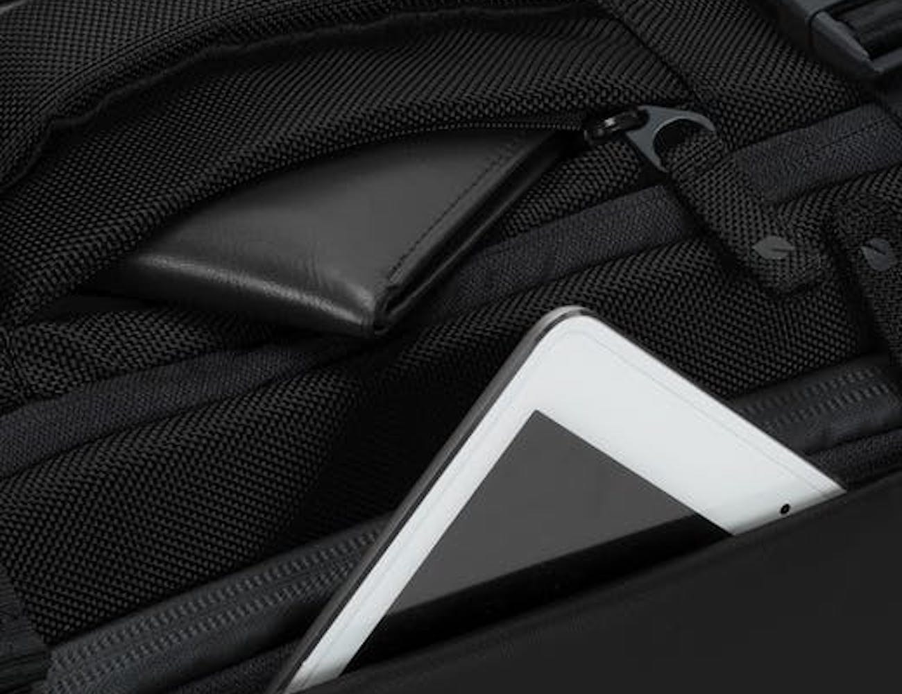 Incase Tracto Convertible Duffle Backpack Gadget Flow