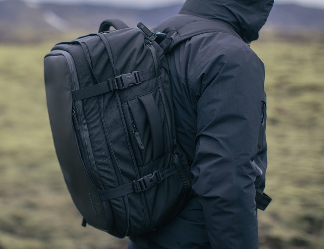 Incase Tracto Convertible Duffle Backpack Gadget Flow