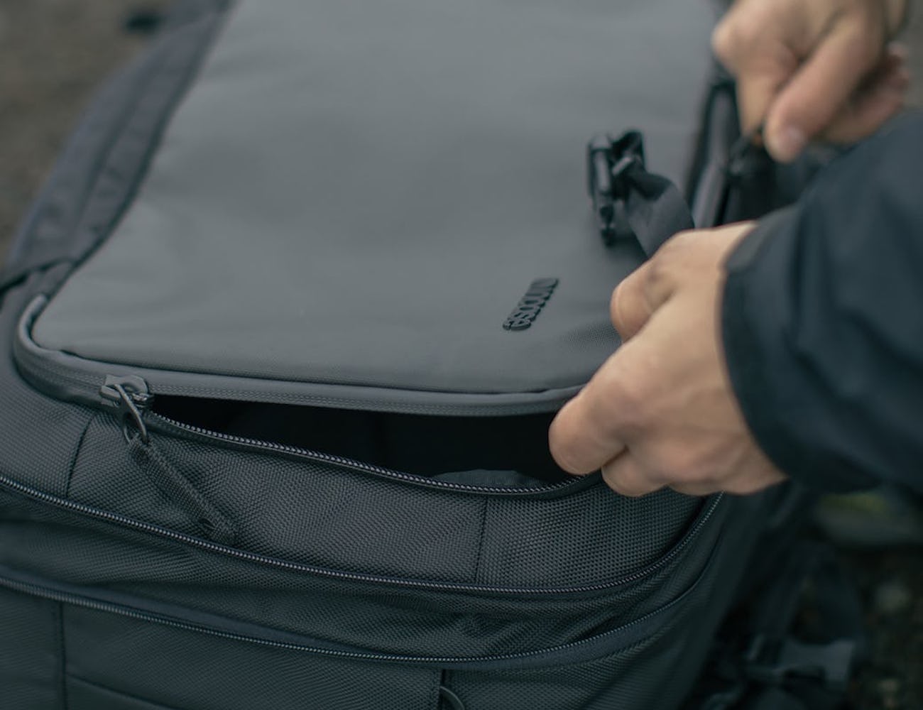 Incase Tracto Convertible Duffle Backpack Gadget Flow