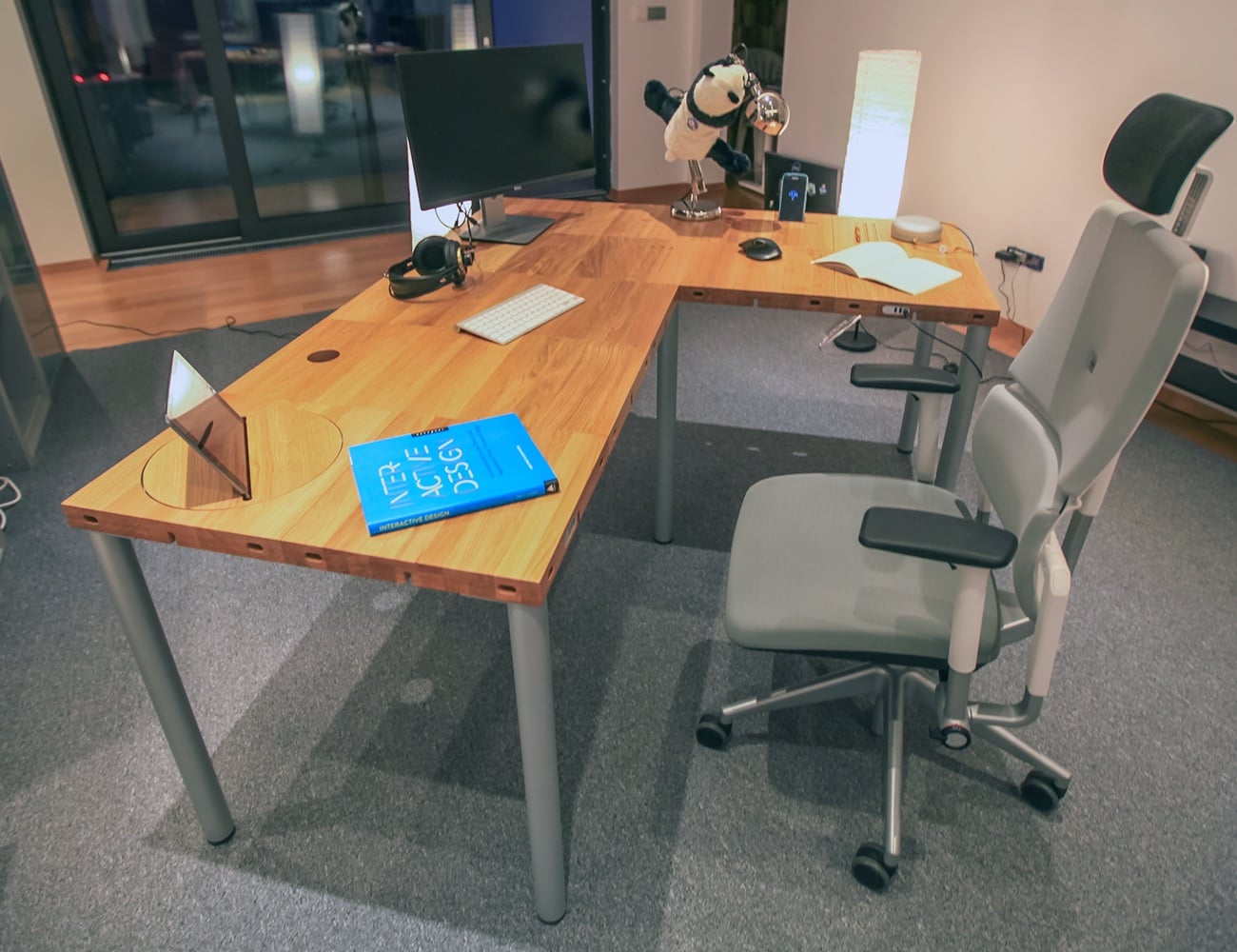Modulos adjustable modular desk