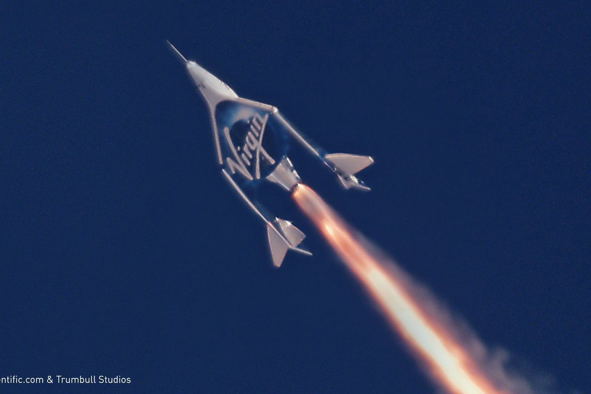 Richard Branson se adelanta a Jeff Bezos e inaugura el turismo espacial
