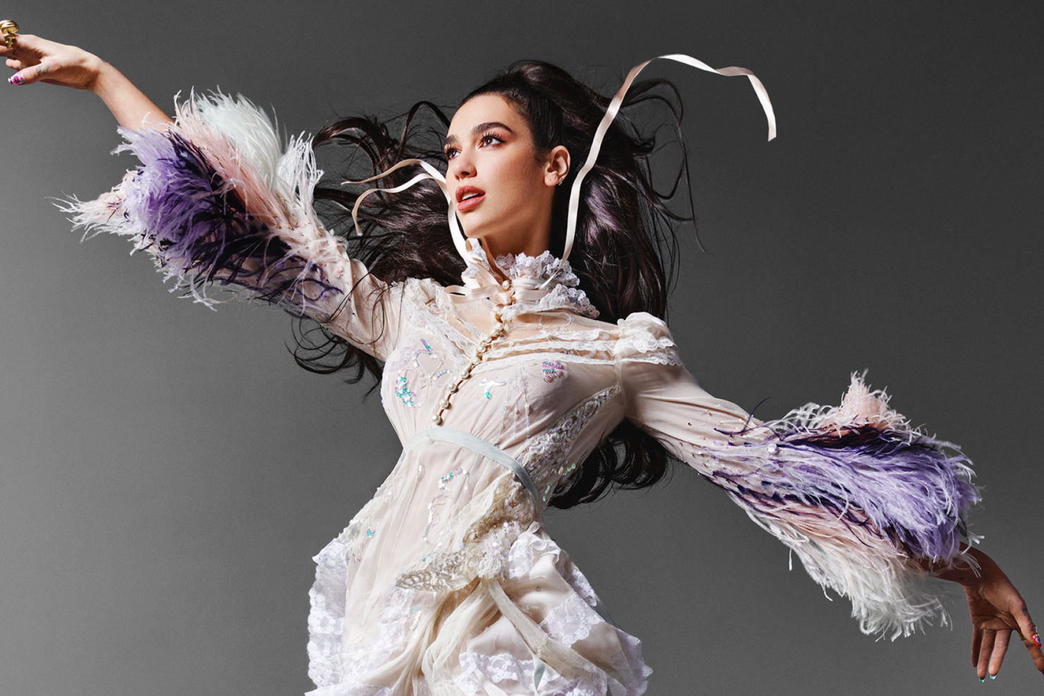 La increíble lista de lectura de Dua Lipa que también deberías leer