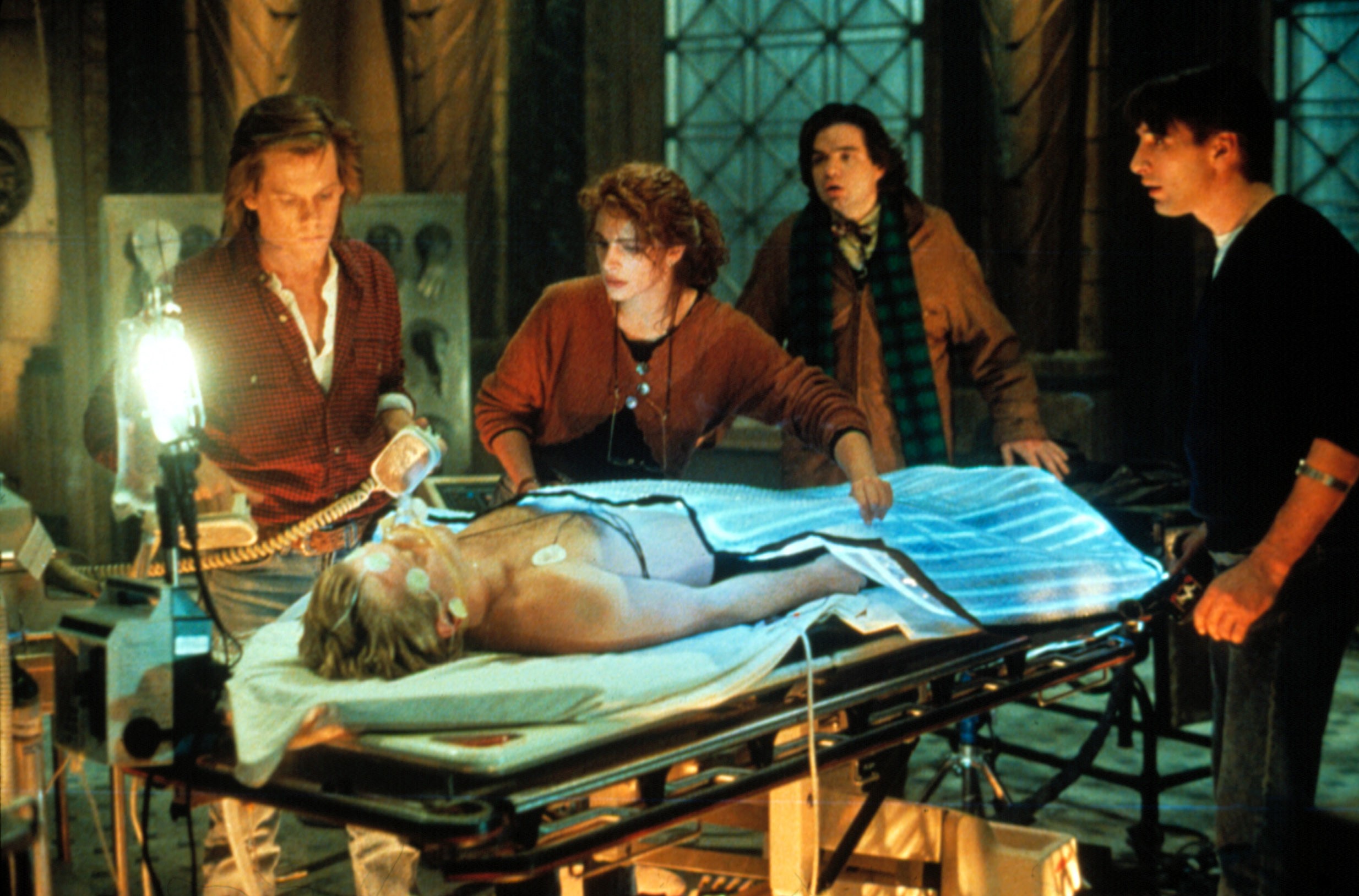 FLATLINERS, Kevin Bacon, Kiefer Sutherland, Julia Roberts, Oliver Platt, William Baldwin, 1990
