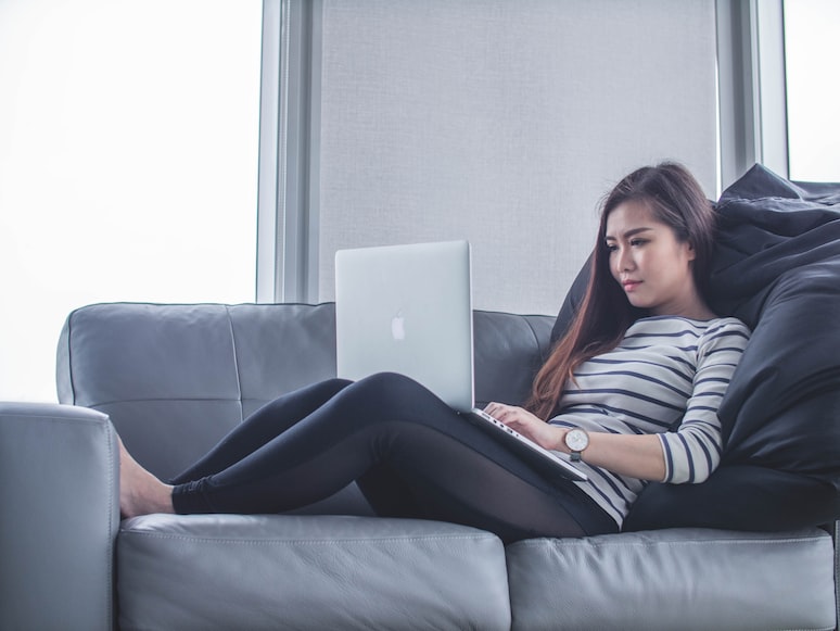 Read more about the article Young women in trouble with the web