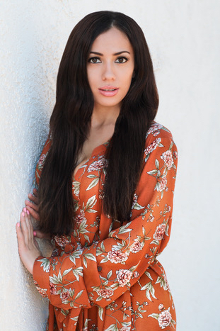 Theadina Von Seyfried official image in hd in Orange Dress with Flower Design on it
