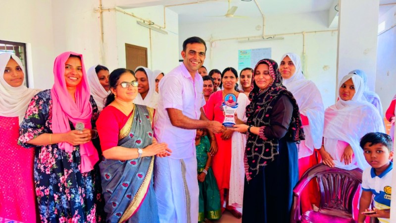 Sentoff awarded to those who completed free assistant dressmakers.