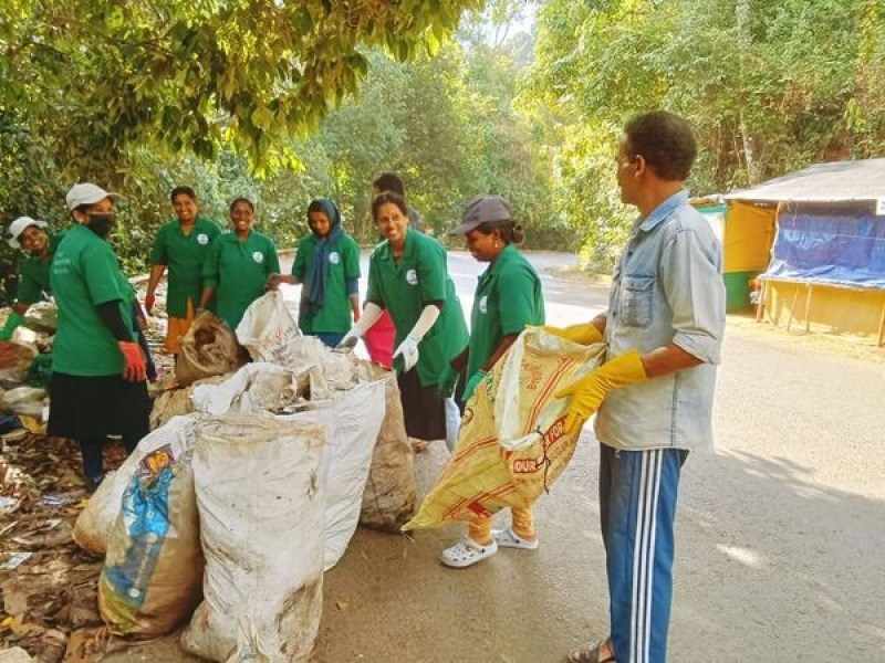 900 Garbage near the junction leading to Kandi has been removed.