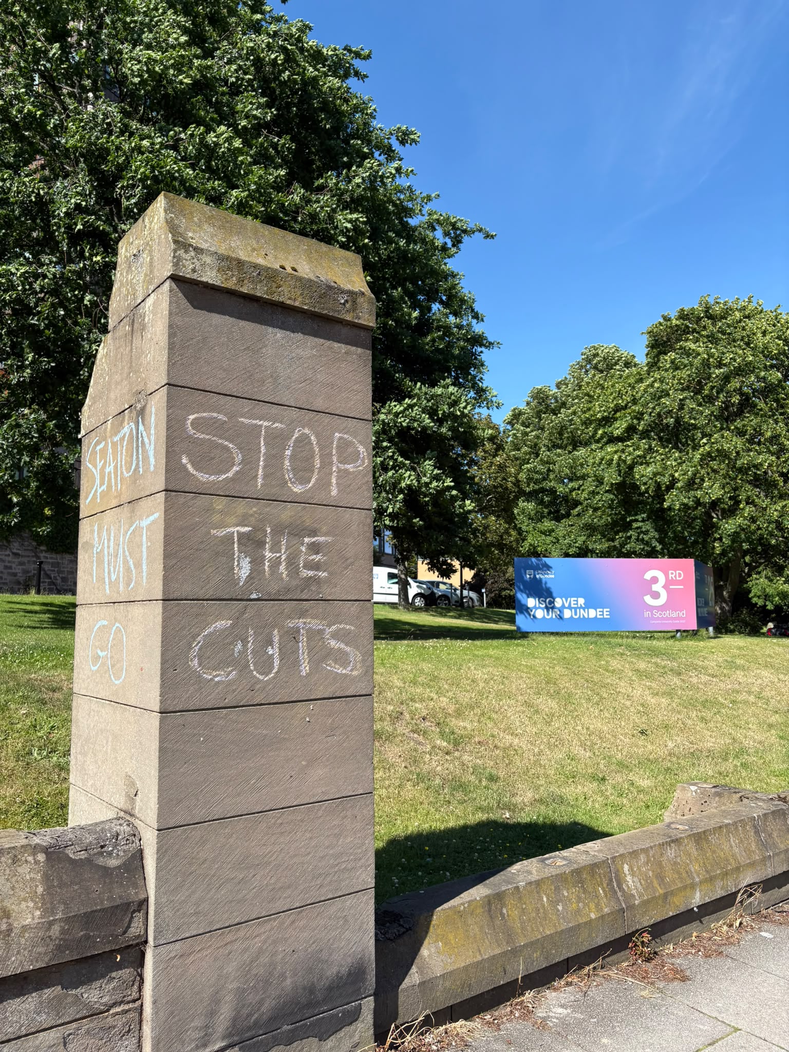 Over 1,000 academics back petition to save Dundee philosophy course