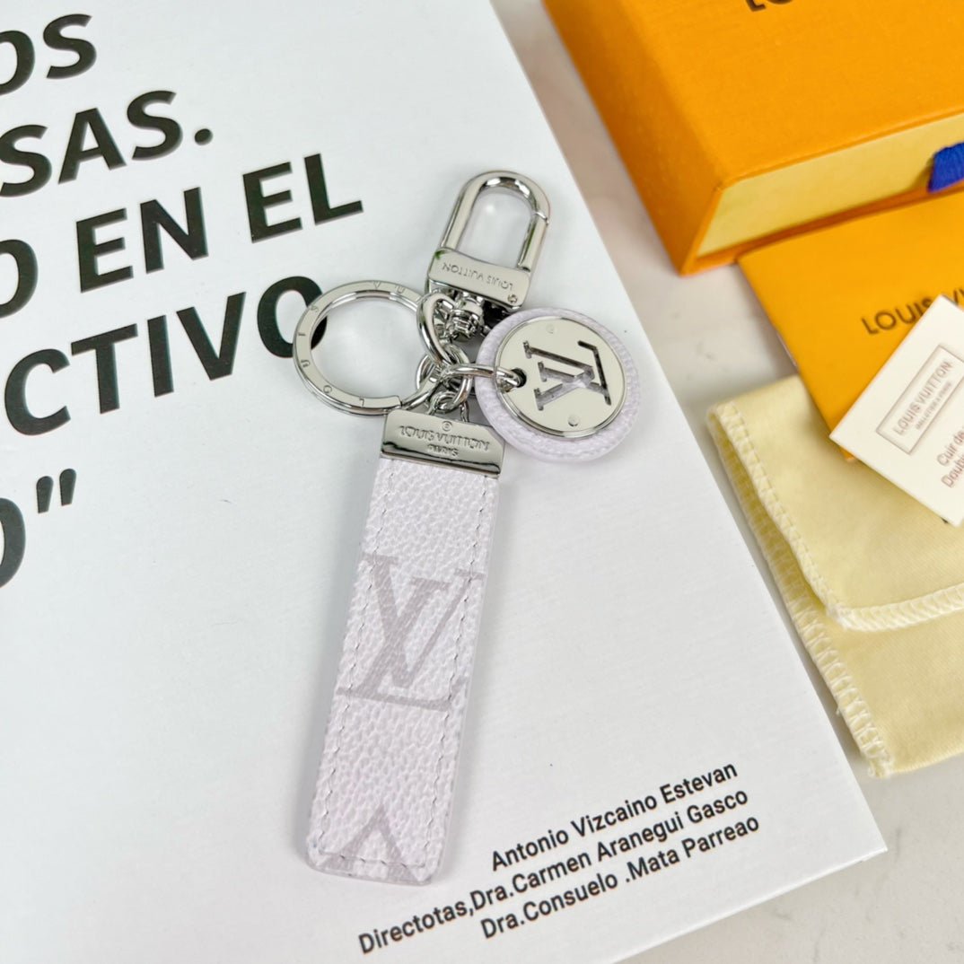 LV Neo Club Bag Charm and Key Holder Blanc | The King Decor