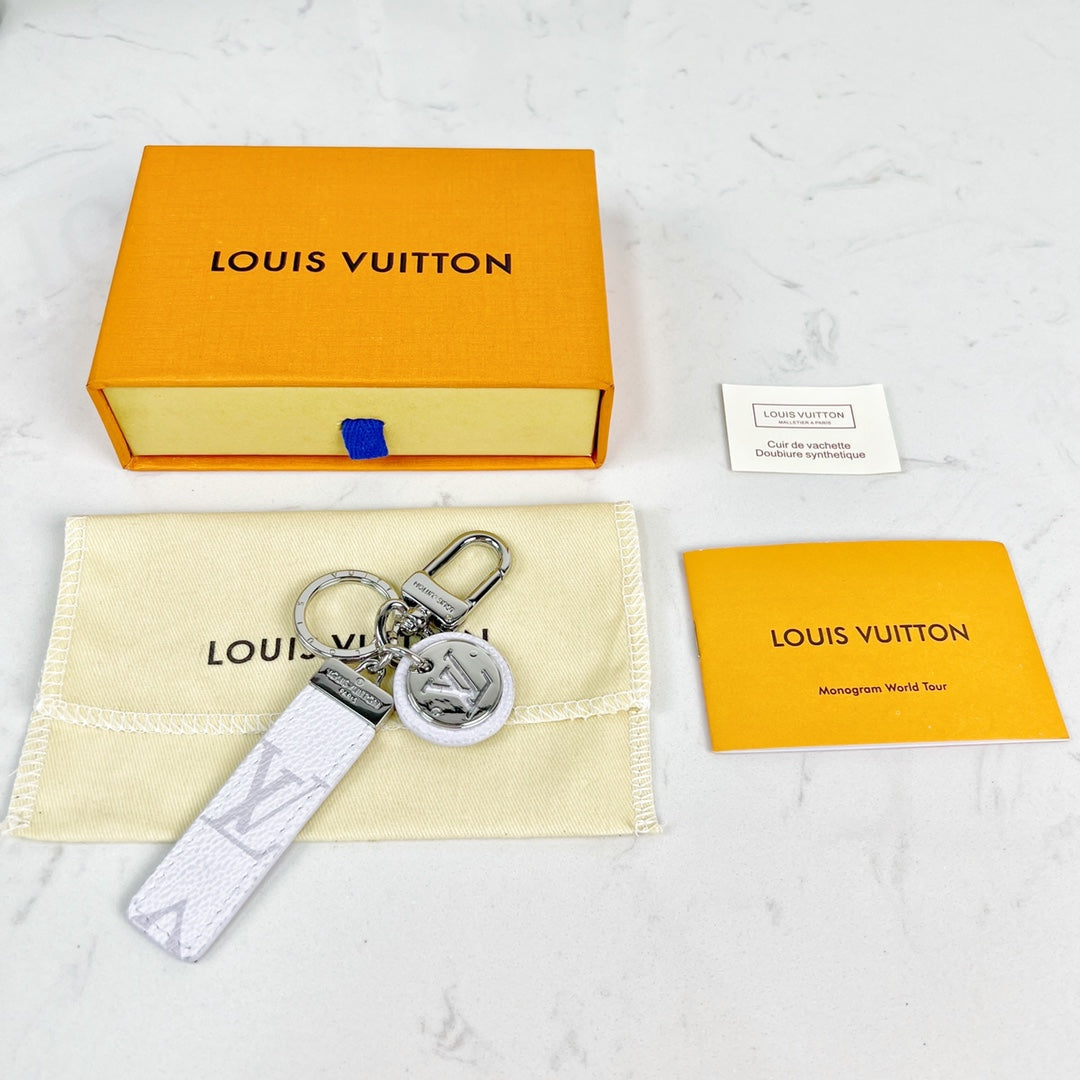 LV Neo Club Bag Charm and Key Holder Blanc | The King Decor