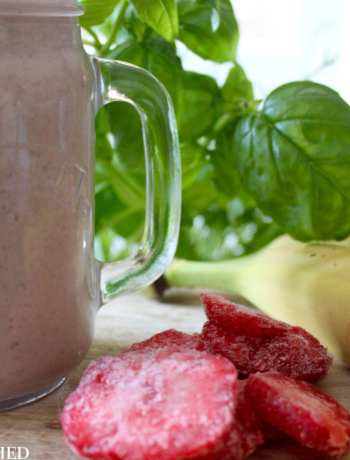 Clean Eating Strawberry & Banana Protein Smoothie