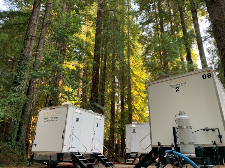 Shower trailers in the Mountains