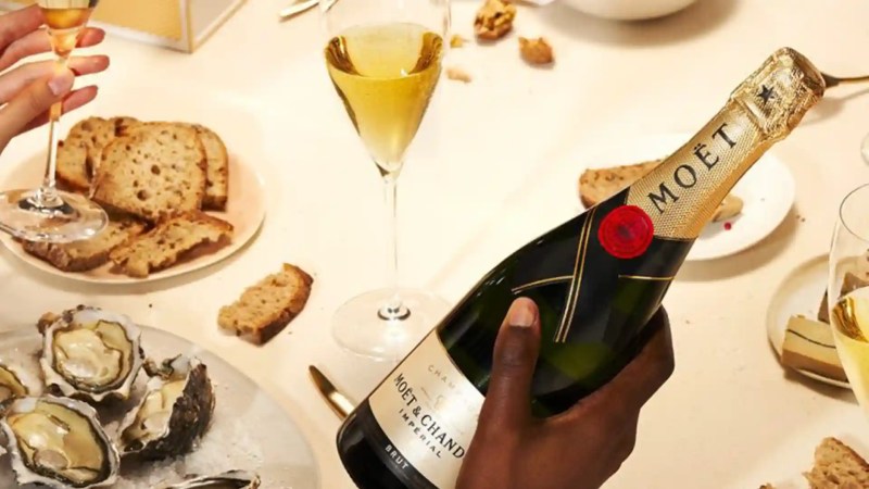 Moet Chandon - High Quality Gradient Picture - 8K