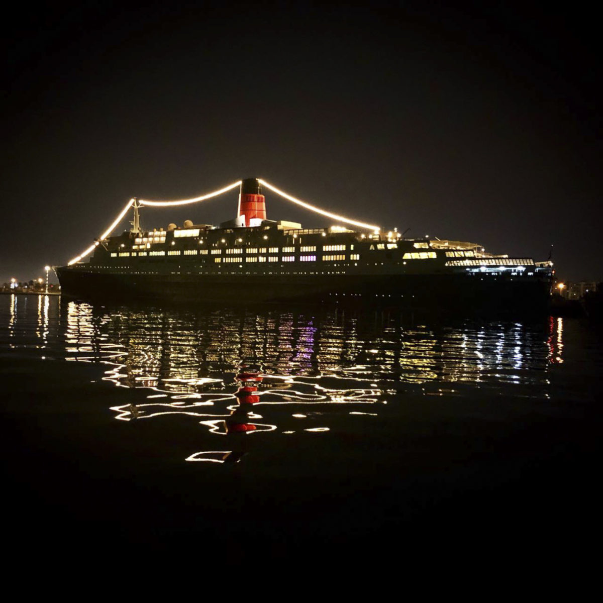 Try Dubai S First Floating Iftar On The Queen Elizabeth 2