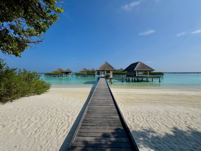 Four Seasons Resort Maldives at Landaa Giraavaru