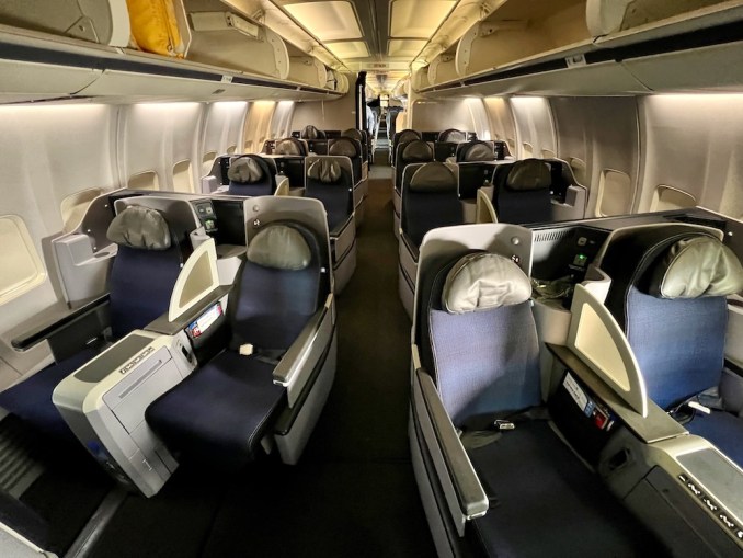 United Airlines domestic First Class Boeing 757