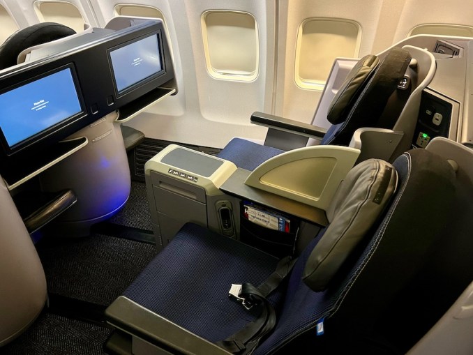 United Airlines domestic First Class Boeing 757