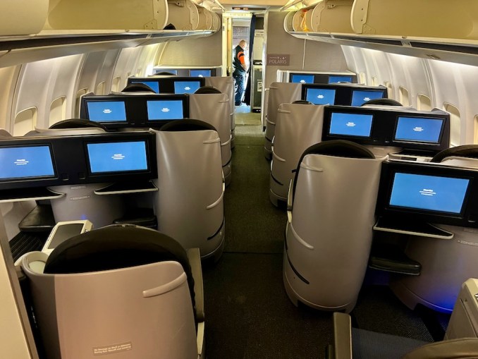 United Airlines domestic First Class Boeing 757