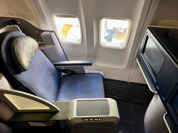 United Airlines domestic First Class Boeing 757
