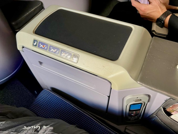 United Airlines domestic First Class Boeing 757