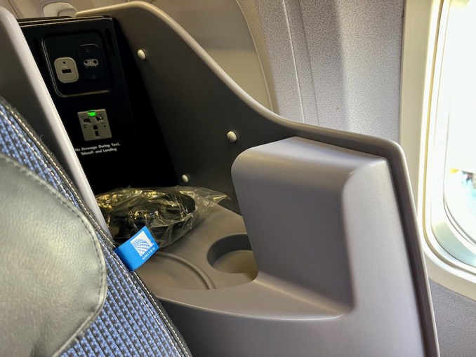 United Airlines domestic First Class Boeing 757