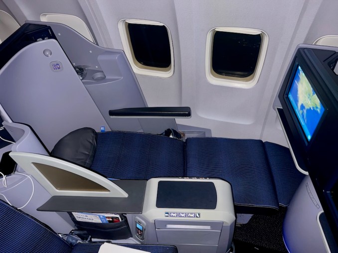 United Airlines domestic First Class Boeing 757