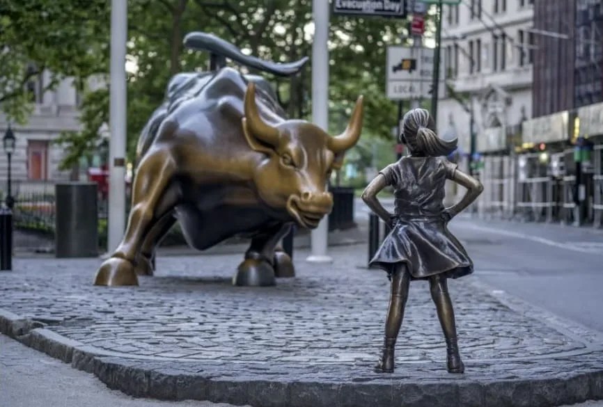 Le dollar américain vacille : chronique d’une puissance monétaire en turbulence