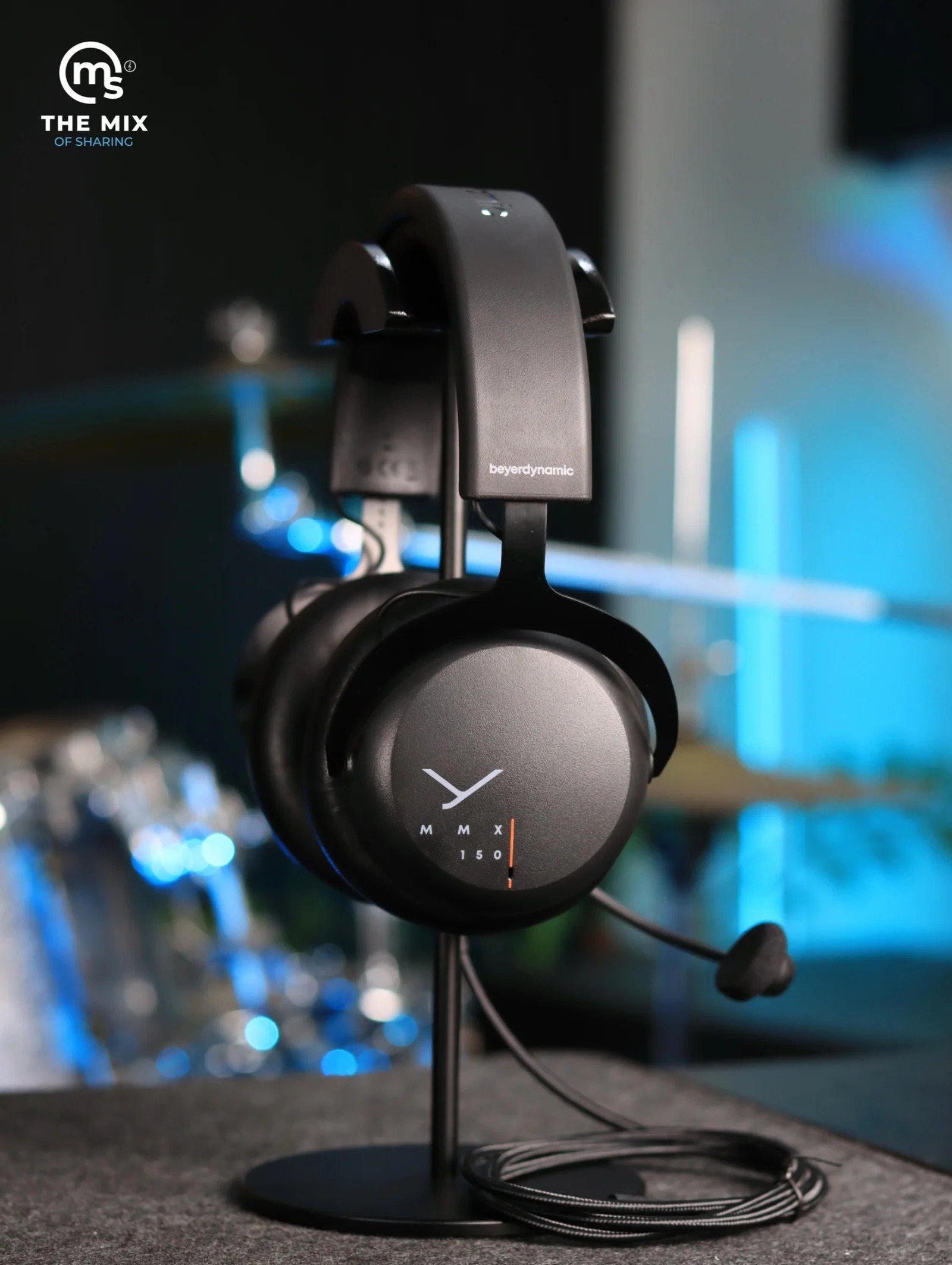 Alternative view of beyerdynamic MMX 150 black USB gaming headset (closed)