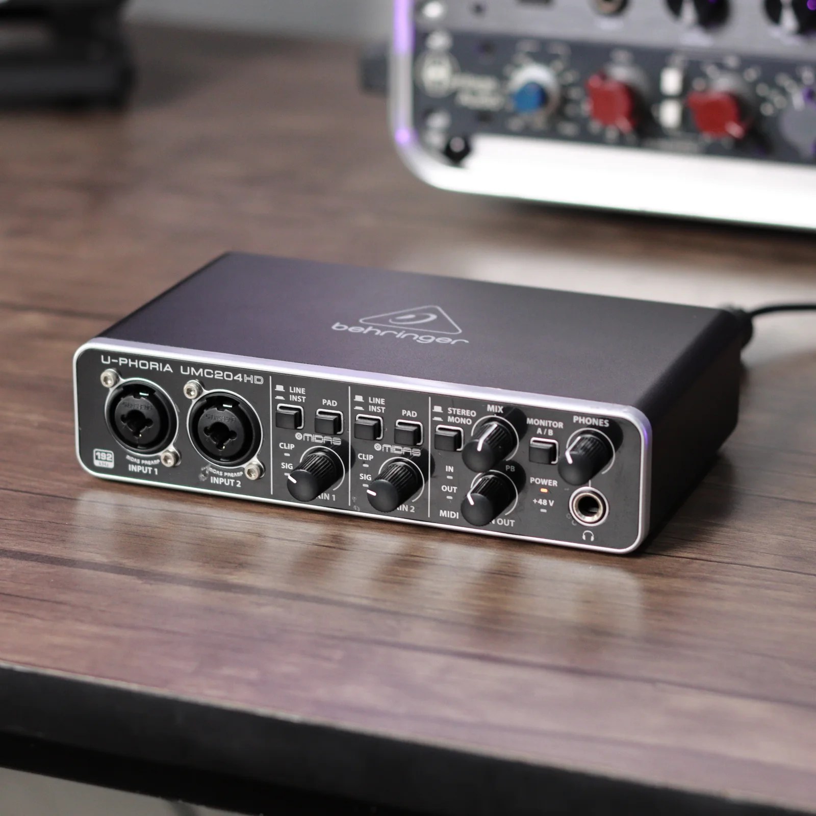 Alternative view of Behringer UMC204HD Audio Interface – (Used, Good Condition)