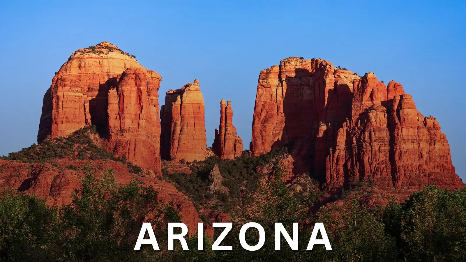 Mobile dog grooming in Arizona – red rock desert landscape