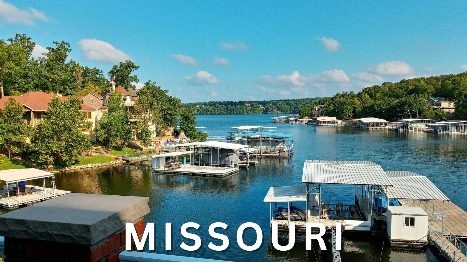 Missouri lake homes and docks on Lake of the Ozarks waterfront