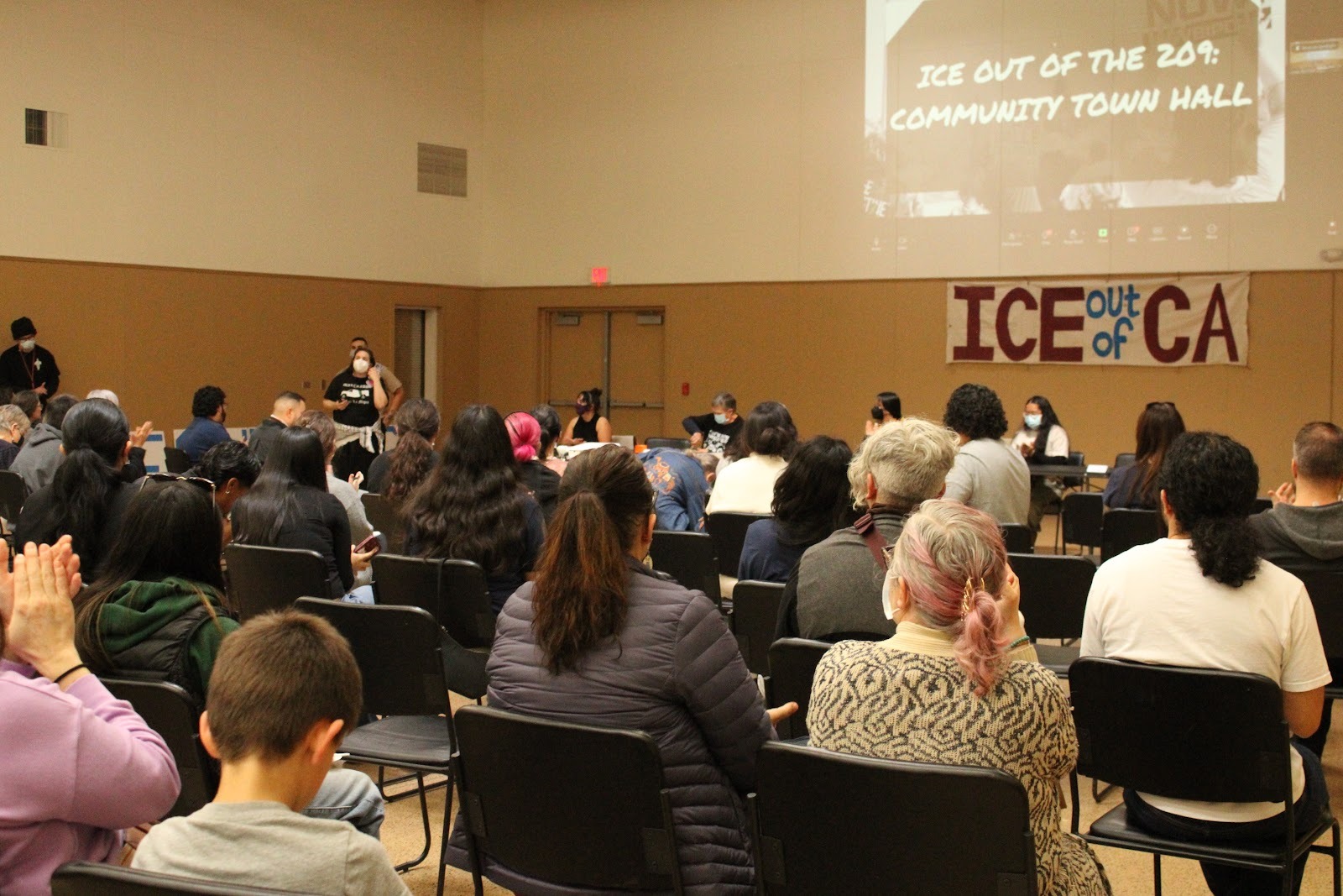 Over 100 people gather for a town hall at St. Paul’s Episcopal Church in Modesto to share resources, hear concerns over expected Immigration and Customs Enforcement precedence in the San Joaquin Valley, on Feb. 7, 2026. Credit: Vivienne Aguilar / The Modesto Focus.