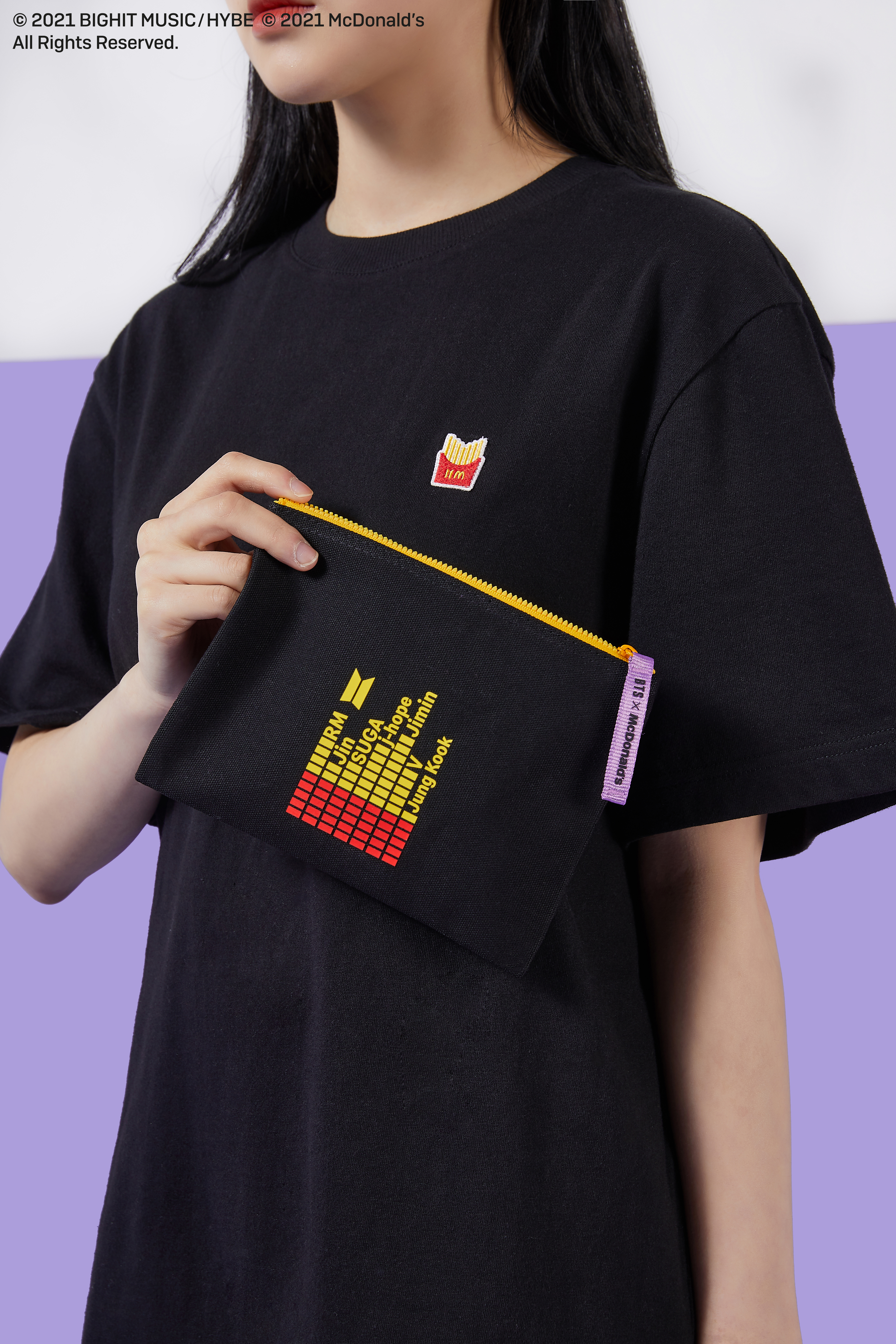 BTS×McD Tシャツ ポーチ マックコラボ The BTS Meal is Finally Here: Take a Peek at the Merch – The Nerds