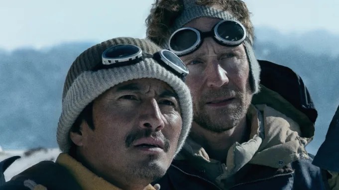 Genden Phuntsok as Tenzing Norgay and Tom Hiddleston as Edmund Hillary high on the mountain in Tenzing