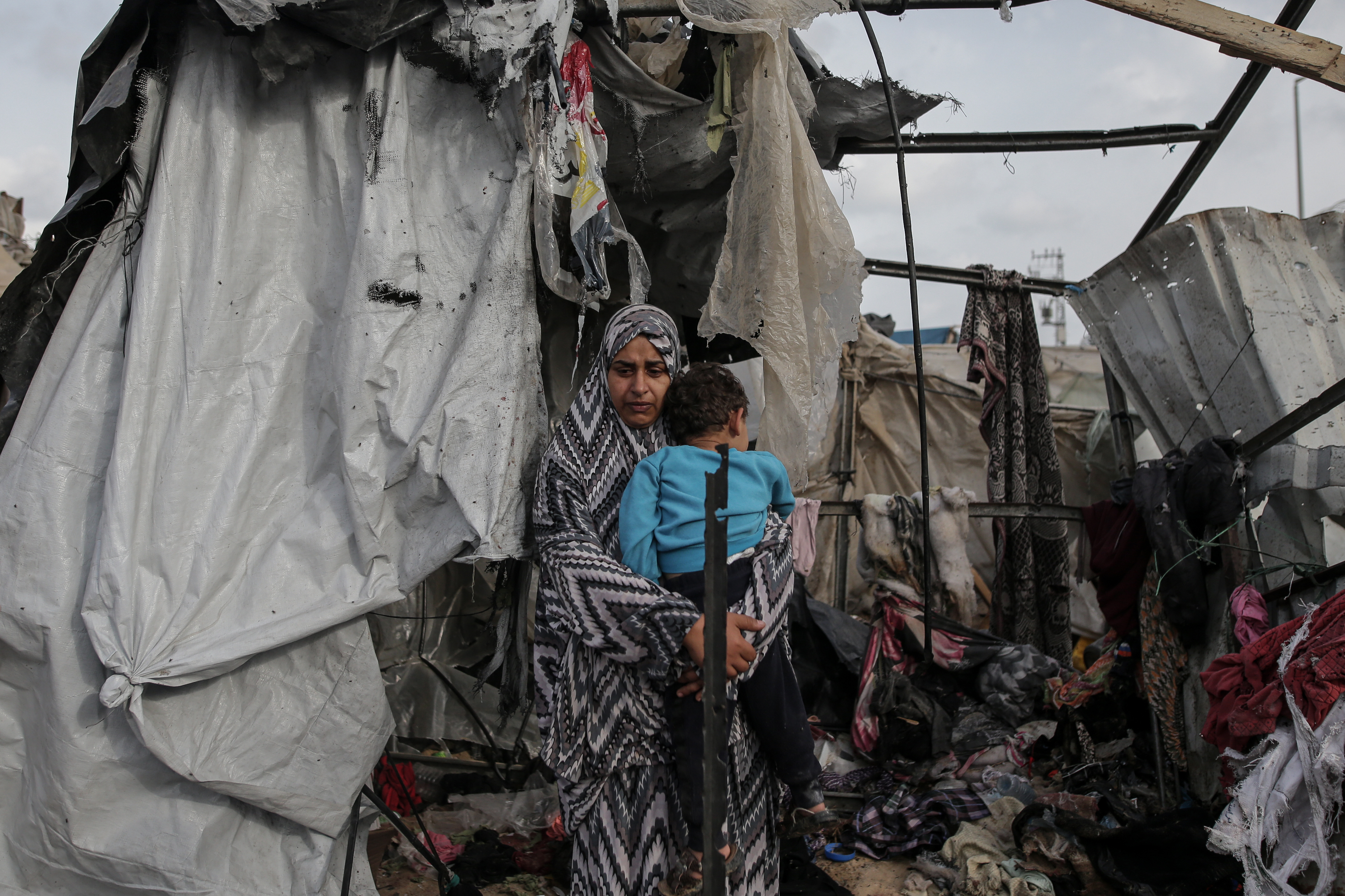 Israeli shelling killed at least 21 Palestinians, including children, Palestinians mourn