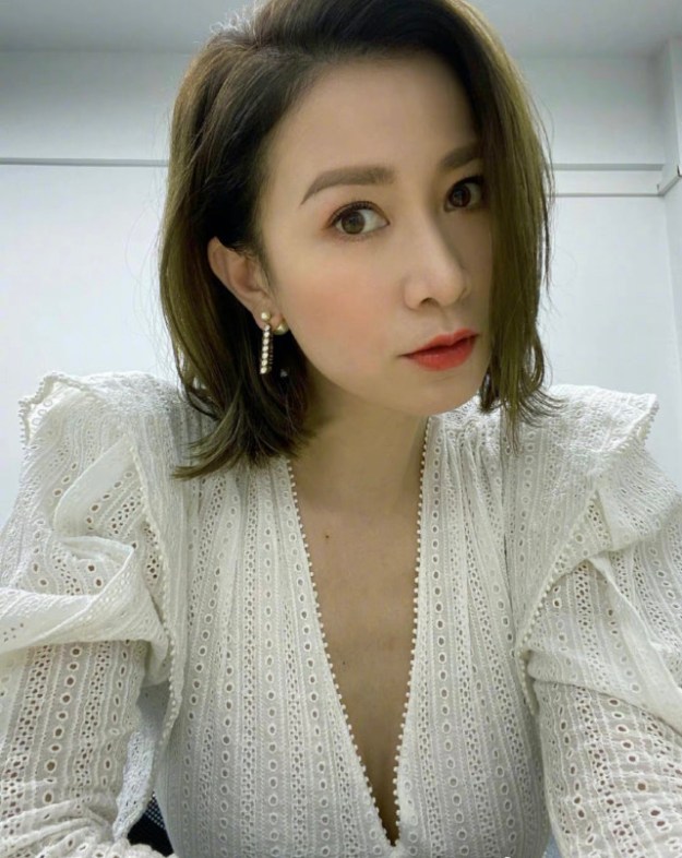 原创佘诗曼深v自拍吸睛十足 注意饮食怕长胖 46岁身材依旧性感 每日头条 原创佘诗曼深v自拍吸睛十足 注意饮食怕长胖 46岁身材依旧性感 每日头条