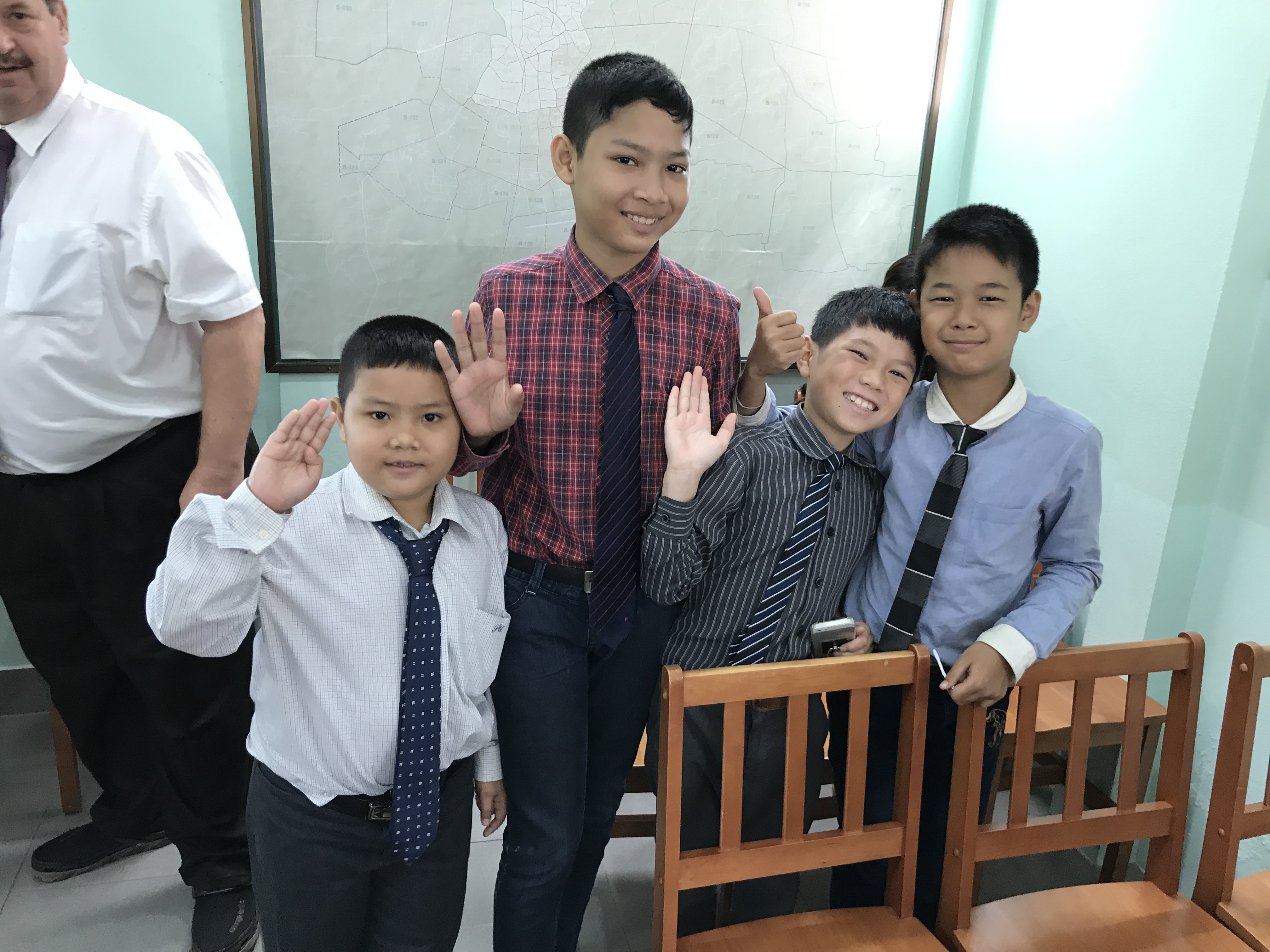 yuan is so happy to have friends in the hall now! the other three boys are studying