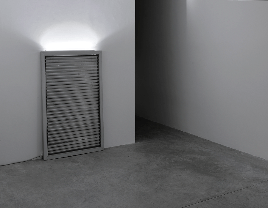 China Trivision 1, 2015 - Cartellone pubblicitario trivision in alluminio, 100x145x5 cm Courtesy dell’artista (Foto: Roberto Apa)