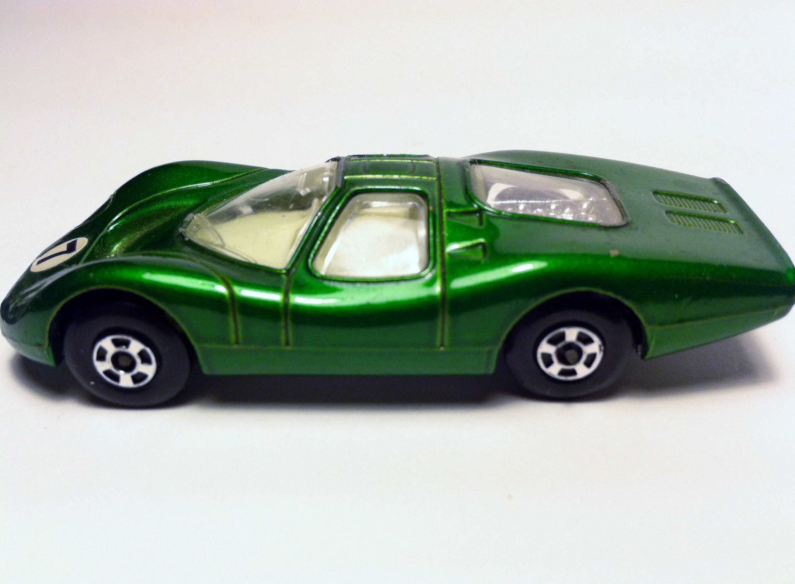 イギリスSuperfast製　45番　FORD GROUP 6 Matchbox Superfast No. 45 Magenta FORD GROUP 6 (RARE SMALL