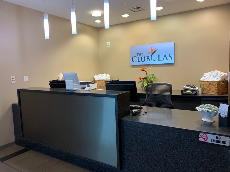 The Club at LAS lounge