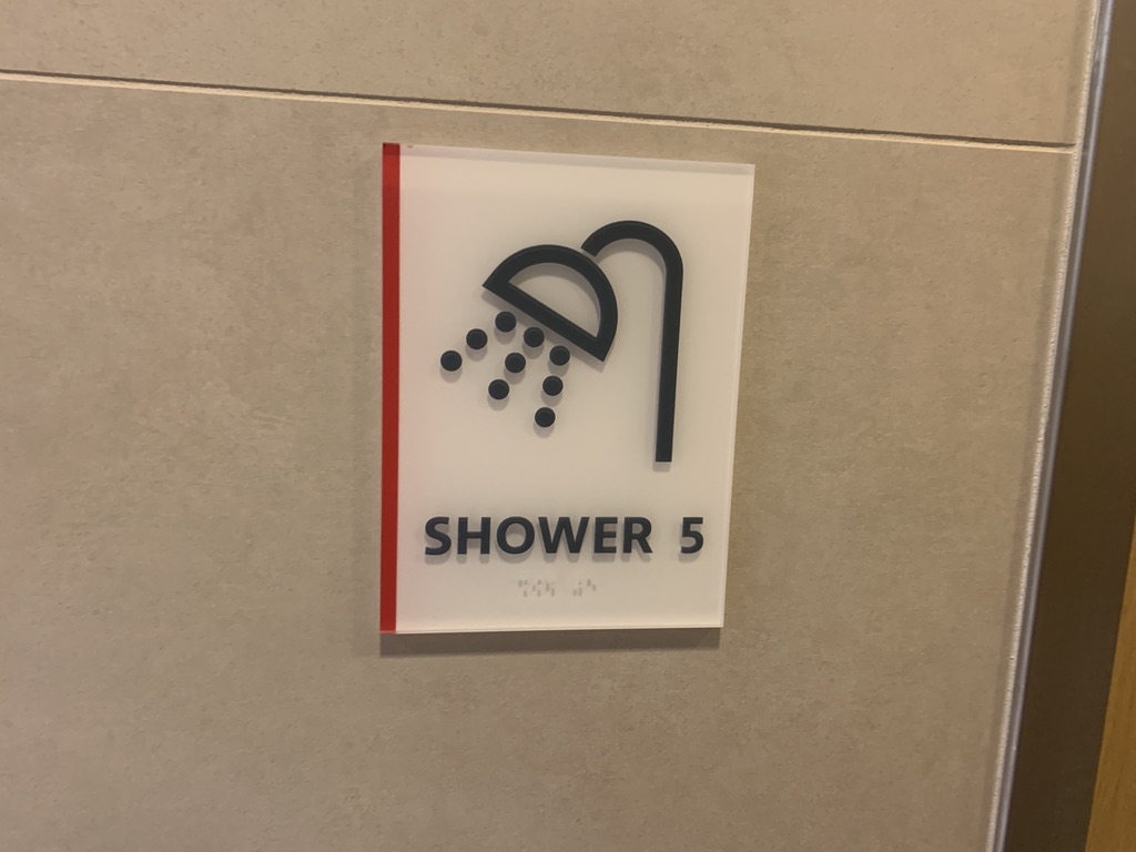 Admirals Club Chicago ORD showers