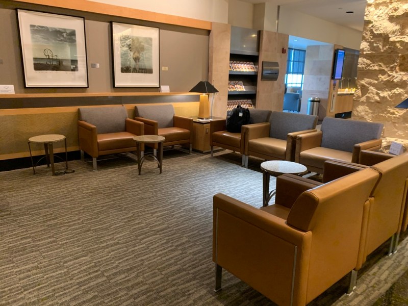 Admirals Club DFW C20 sitting area
