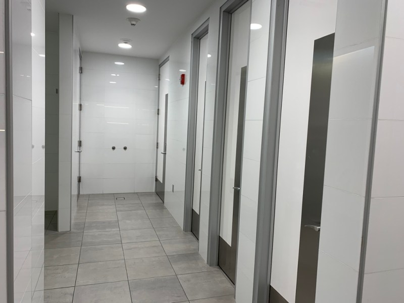 Admirals Club Miami - Restroom