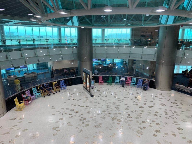 Admirals Club Miami - Business Center