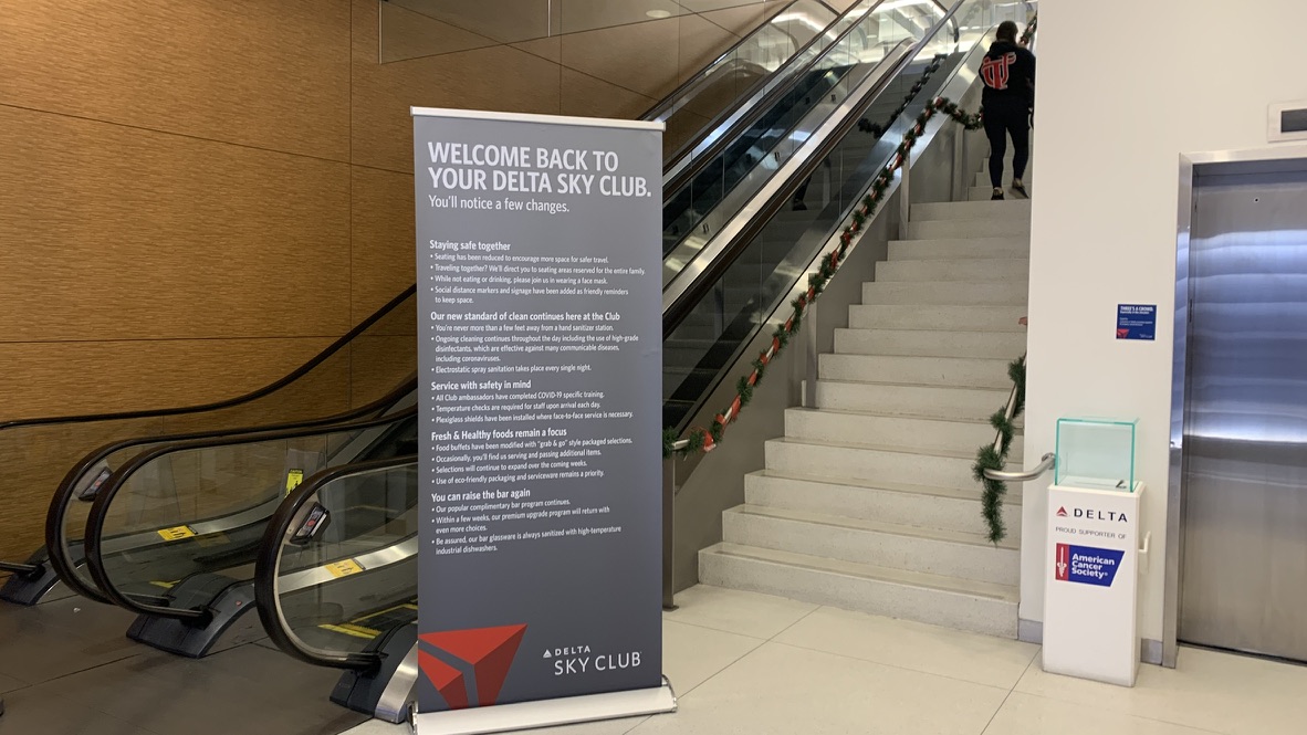 Delta SkyClub escalator 